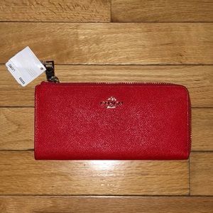 💕 Authentic Coach wallet 💕